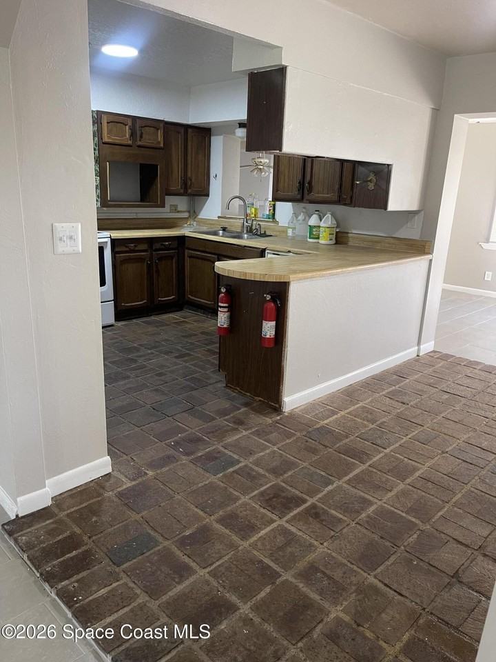 1400 Hillcrest Dr - Photo 6 of 13