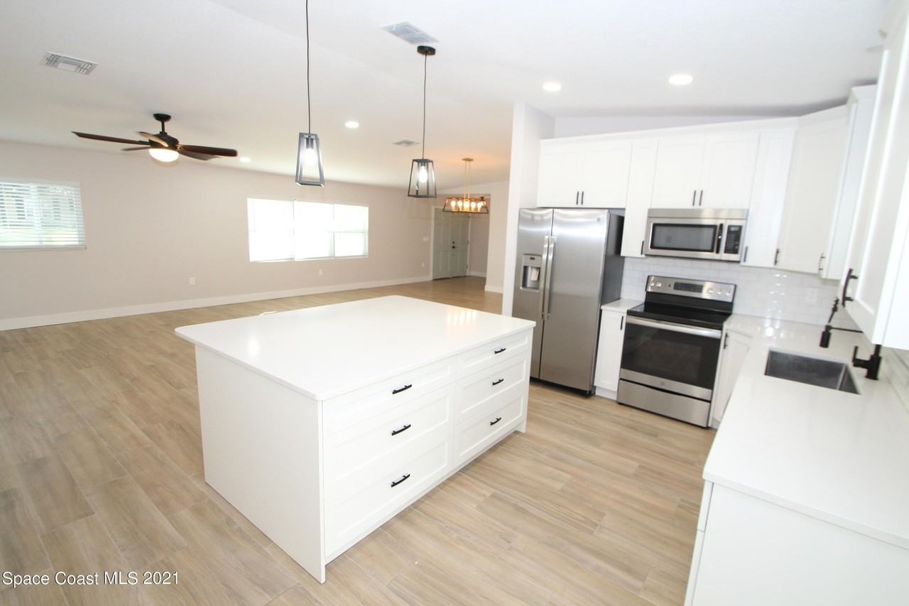 580 Pine Tree Dr - Photo 2 of 23