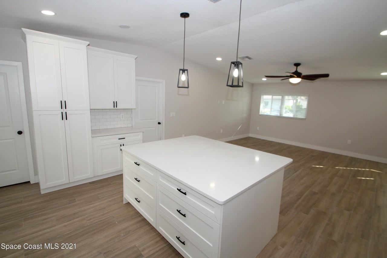 580 Pine Tree Dr - Photo 3 of 23