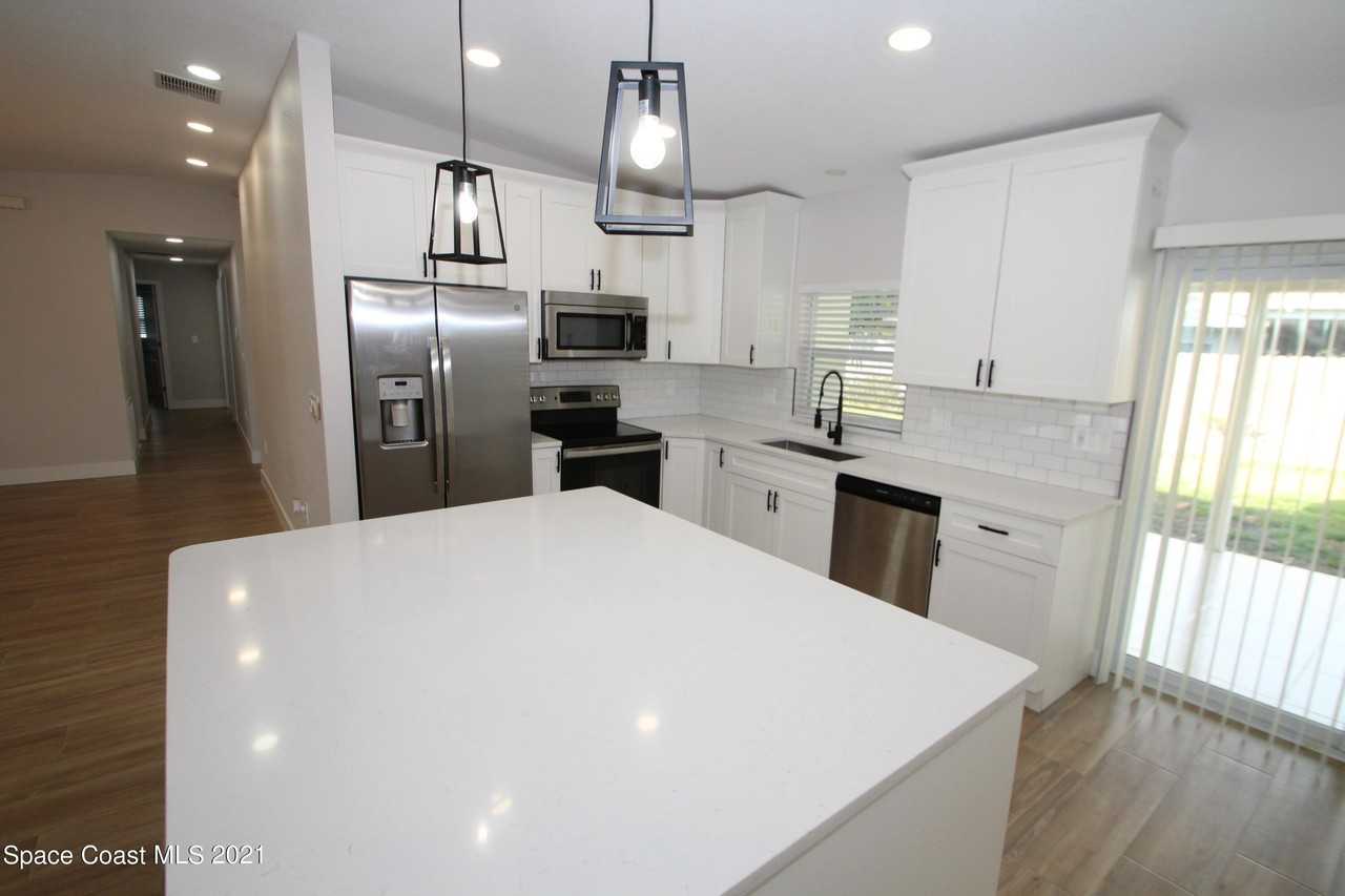 580 Pine Tree Dr - Photo 5 of 23