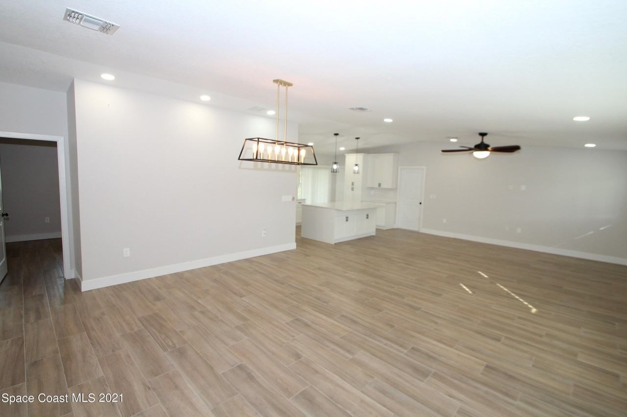 580 Pine Tree Dr - Photo 6 of 23