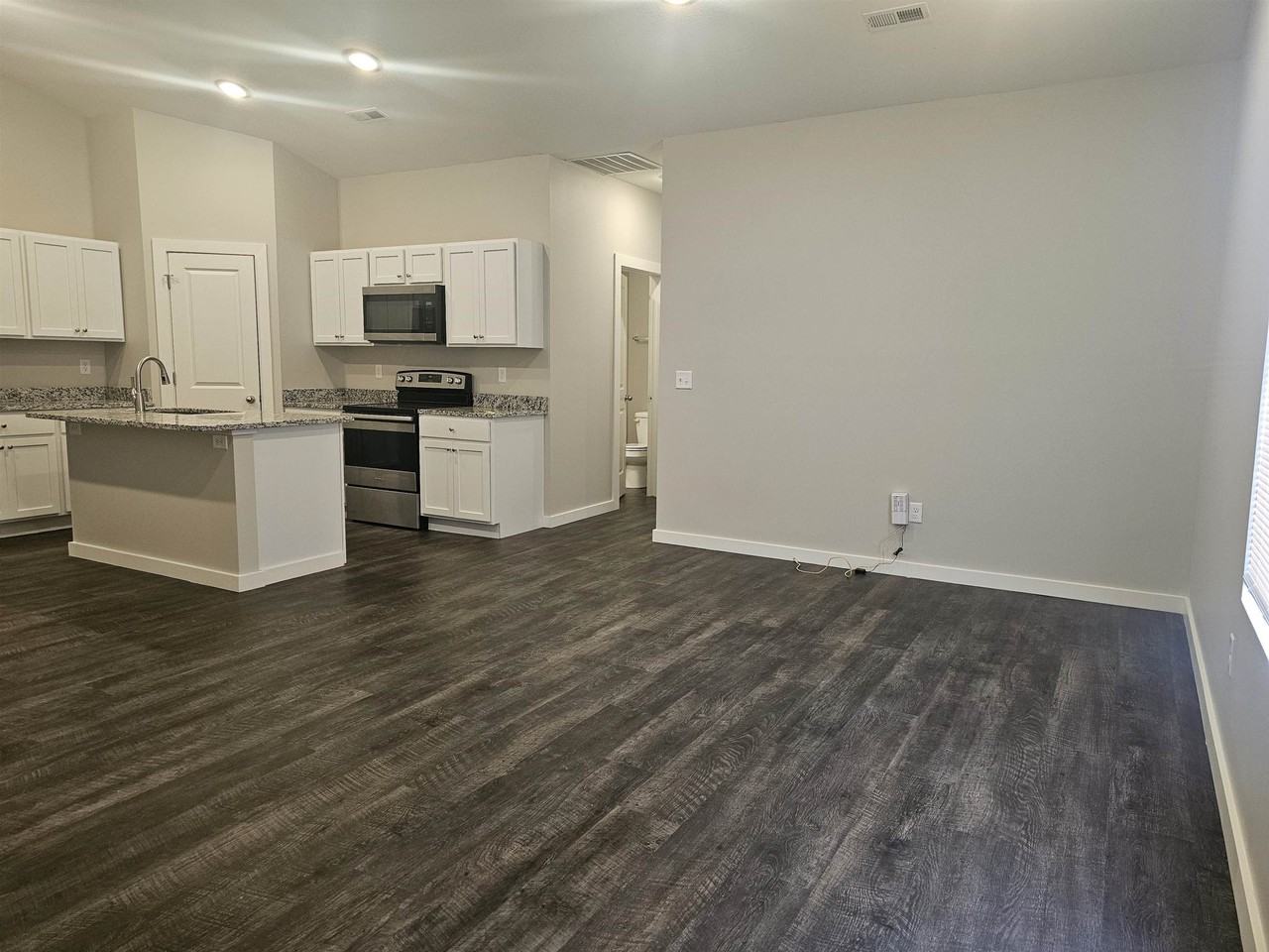 565 Martens Ct - Photo 3 of 19