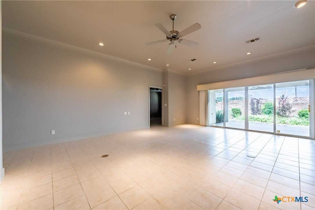 139 Georgia Pl - Photo 3 of 19