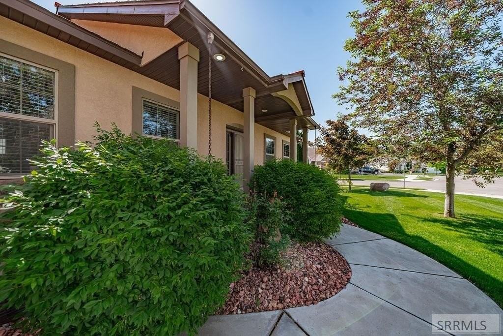 140 Casa Dr - Photo 2 of 50