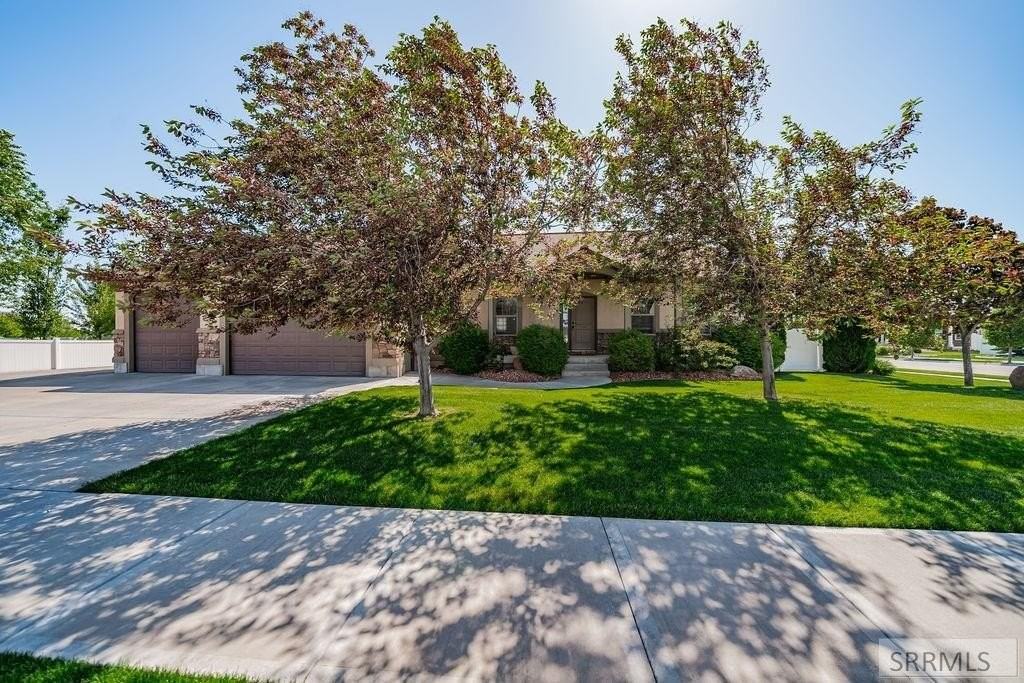 140 Casa Dr - Photo 3 of 50