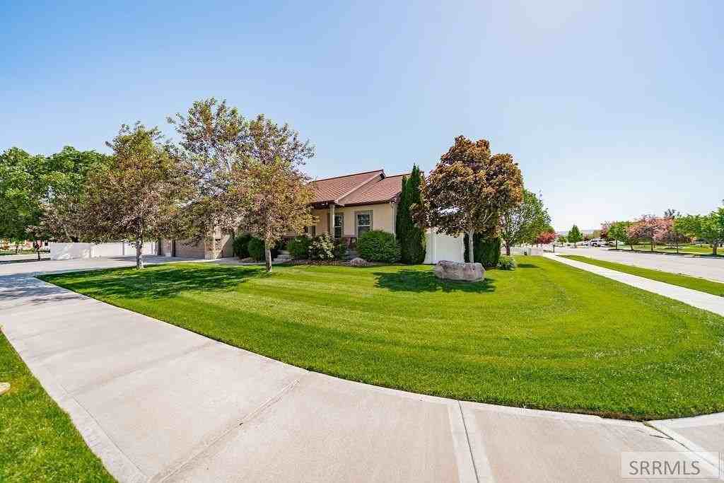 140 Casa Dr - Photo 4 of 50