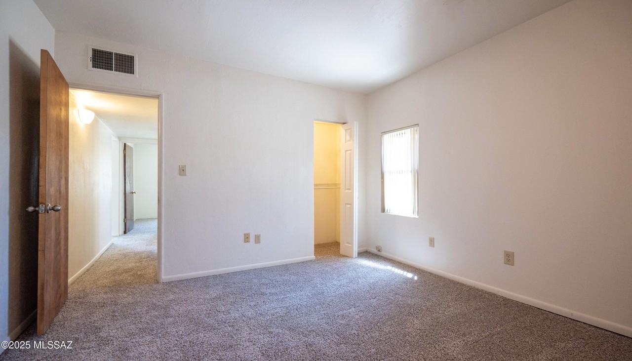 1560 N John Adams St - Photo 2 of 31