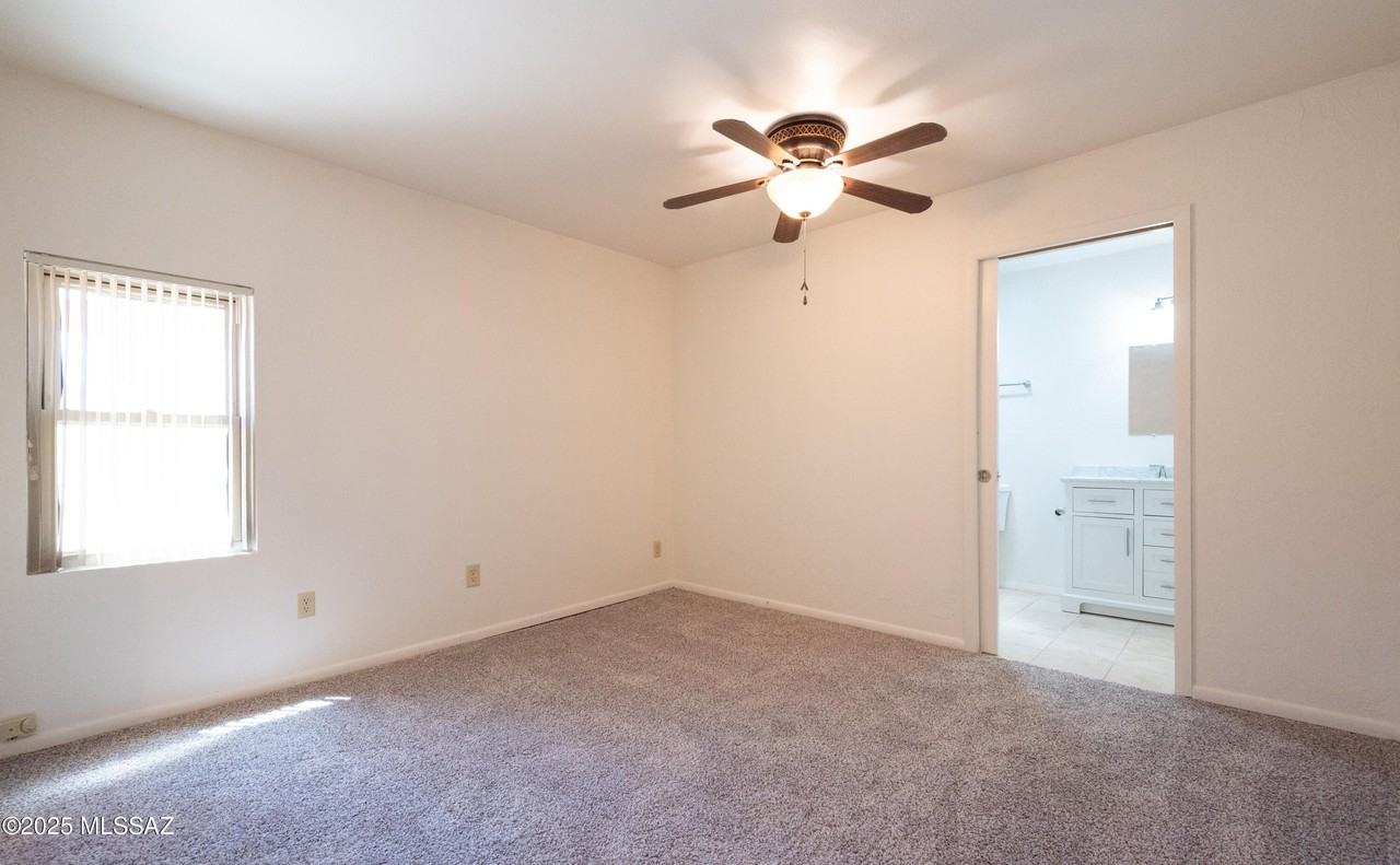 1560 N John Adams St - Photo 4 of 31