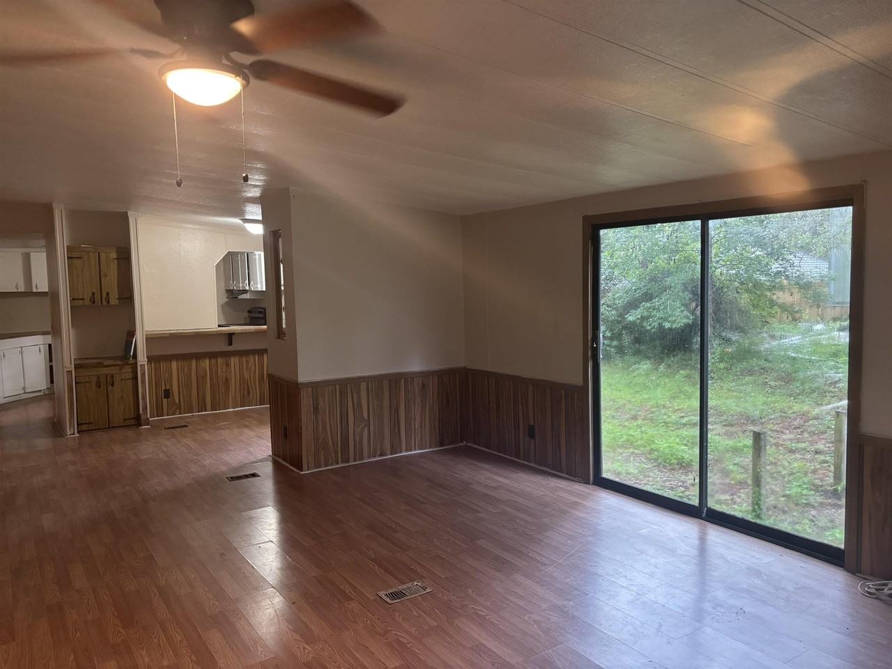 206 Tropicaire St - Photo 4 of 15