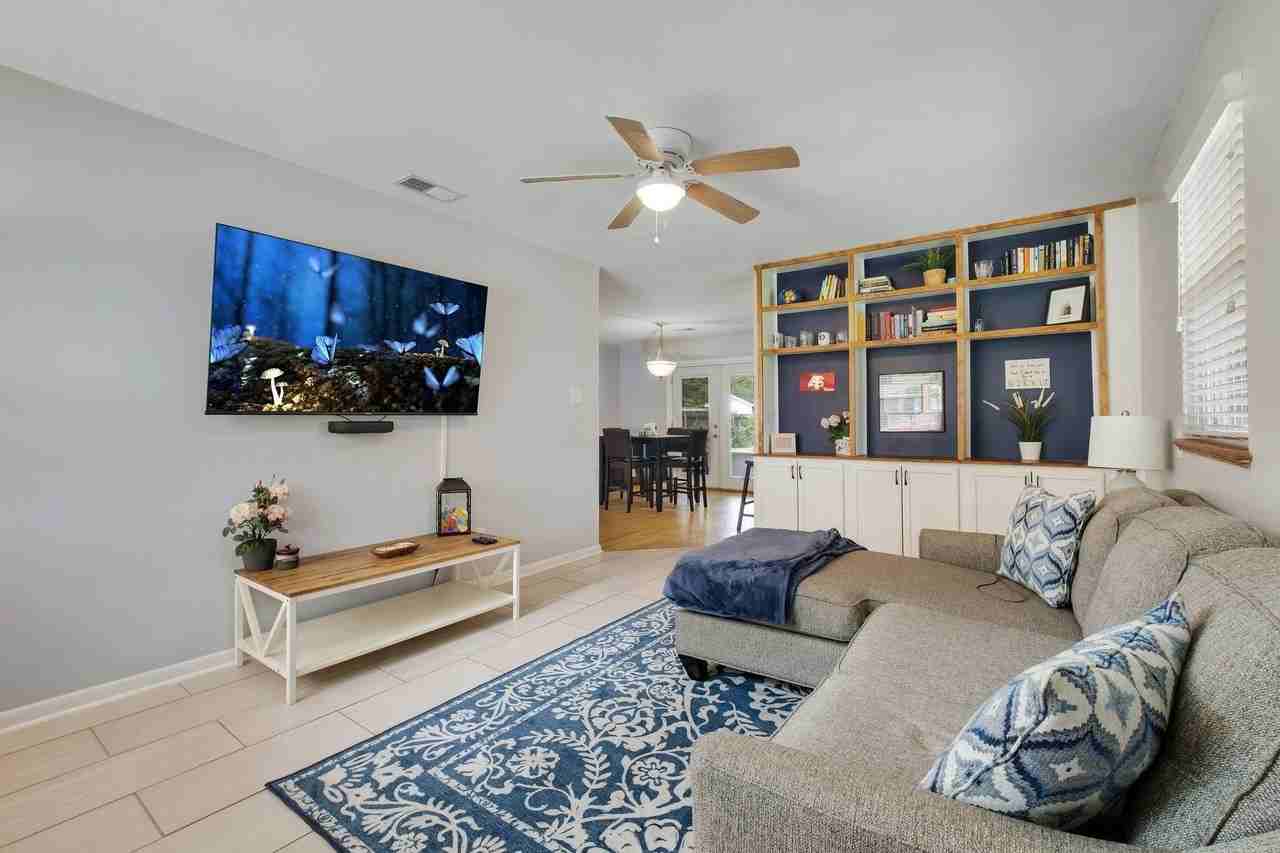 310 Lancaster Dr - Photo 4 of 21