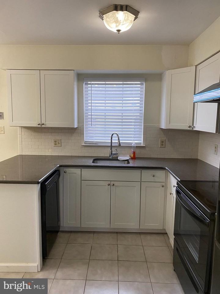 9 Revere Pl - Photo 2 of 15