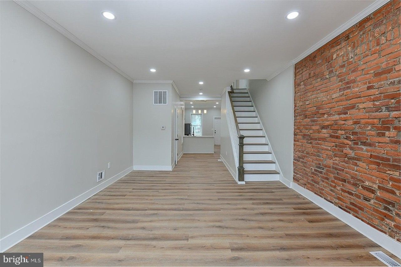 420 E 28th St - Photo 3 of 36