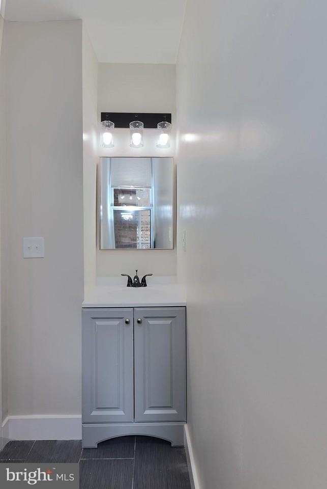 420 E 28th St - Photo 6 of 36