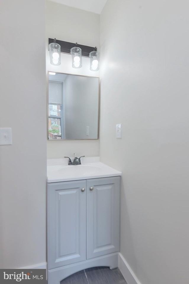 420 E 28th St - Photo 7 of 36