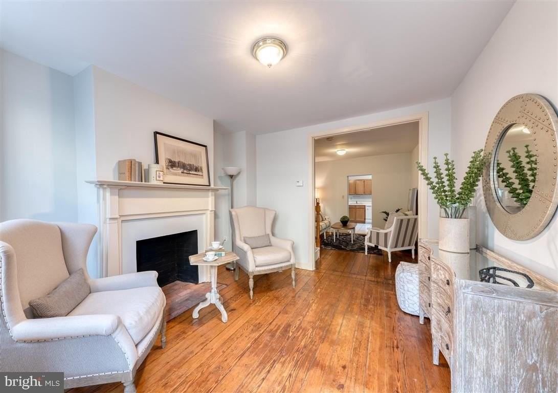 931 S Charles St - Photo 3 of 24