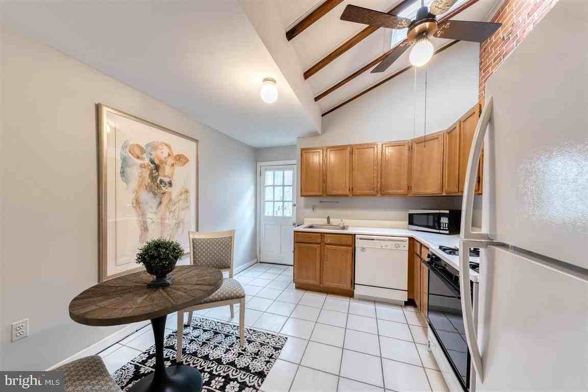 931 S Charles St - Photo 5 of 24