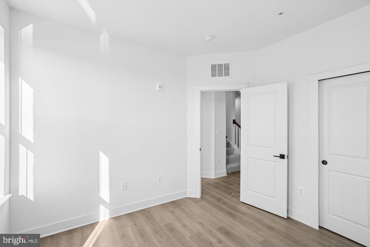 118 Locke St #B - Photo 4 of 31