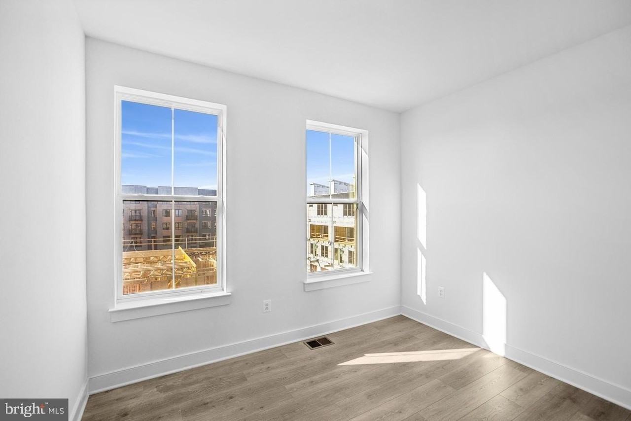 118 Locke St #B - Photo 6 of 31