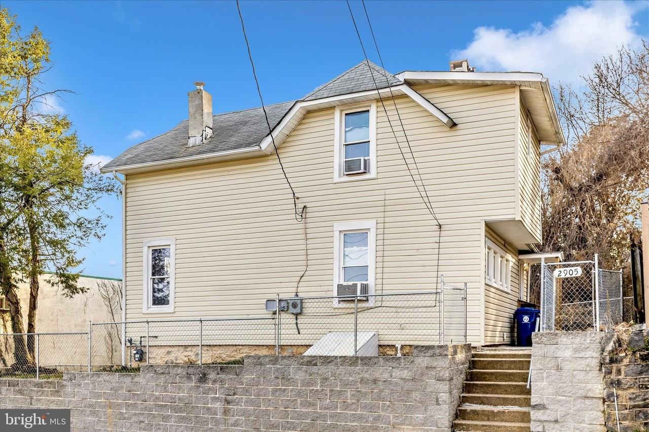 2905 Goodwood Rd - Photo 2 of 36