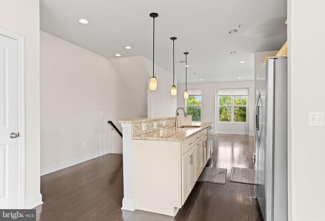 635 E Church St - Photo 5 of 49