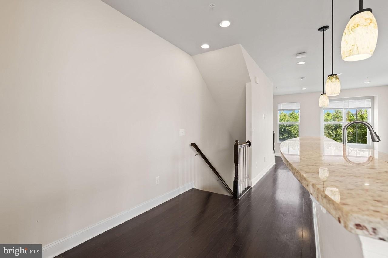 635 E Church St - Photo 6 of 49