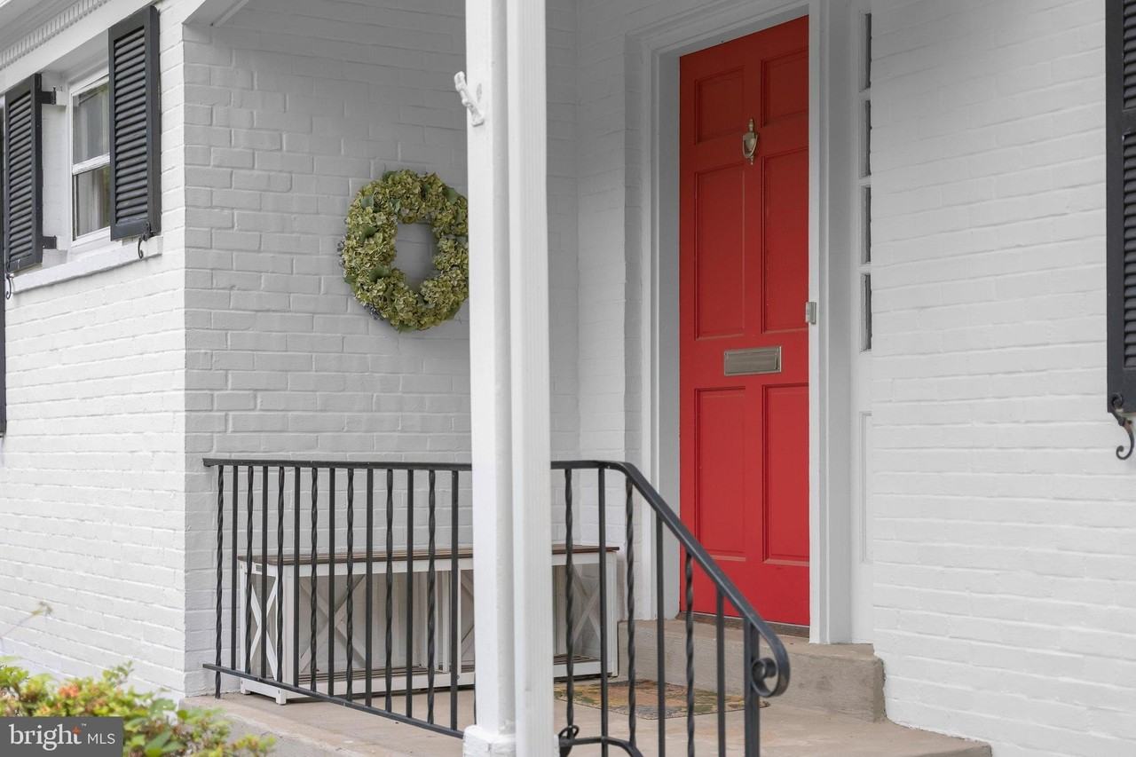 6709 Pemberton St - Photo 3 of 48