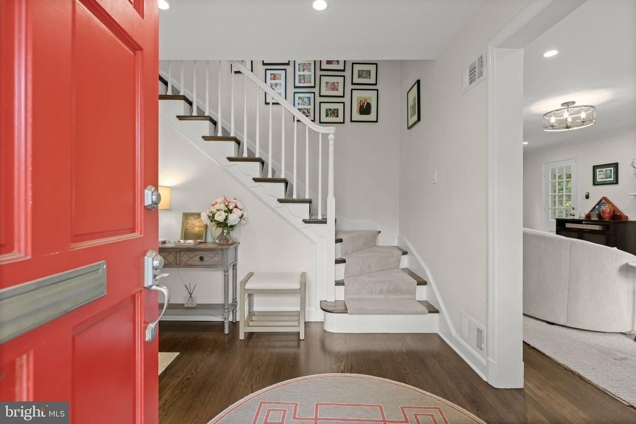 6709 Pemberton St - Photo 4 of 48
