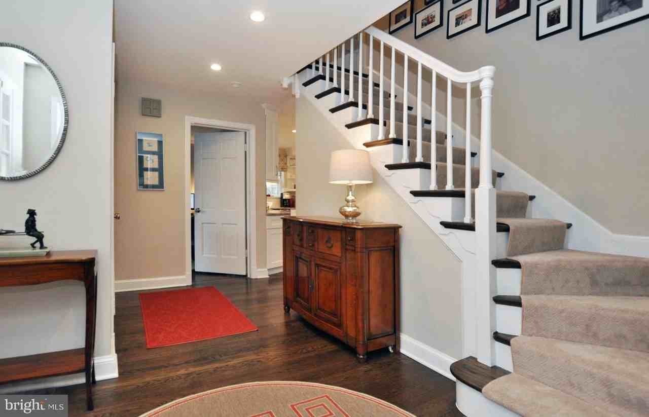 6709 Pemberton St - Photo 5 of 48