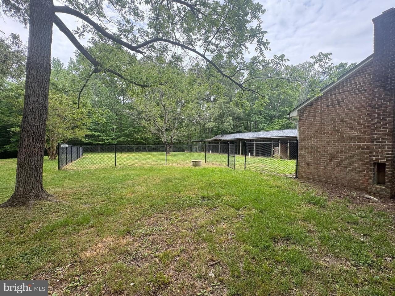 19625 Aquasco Rd - Photo 3 of 4