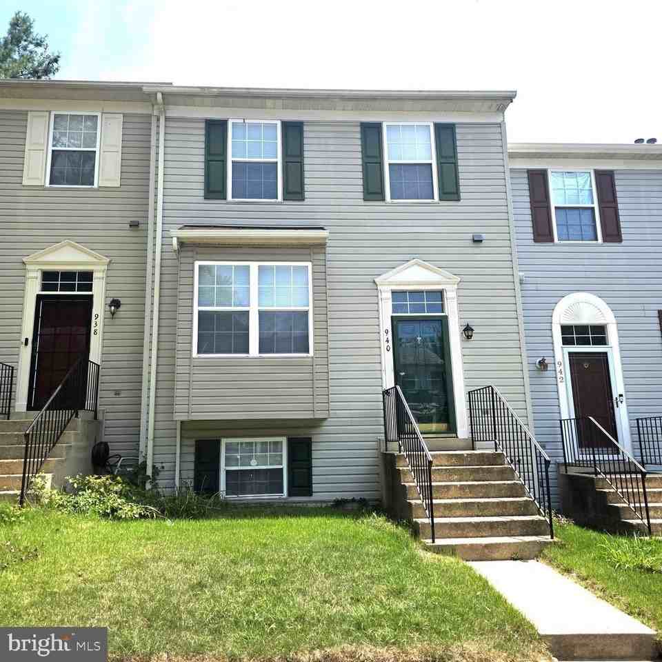 940 Newington Ct