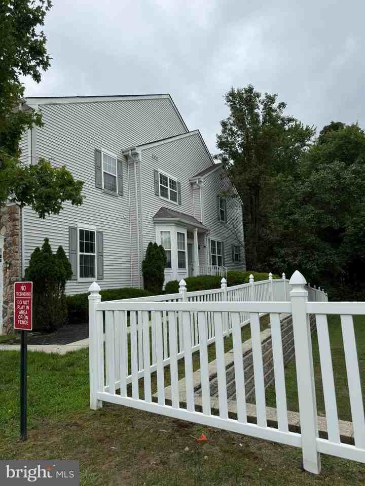 47 Ross Way - Photo 2 of 45