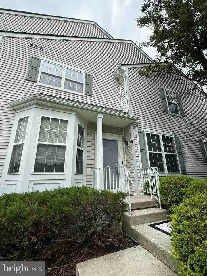 47 Ross Way - Photo 3 of 45