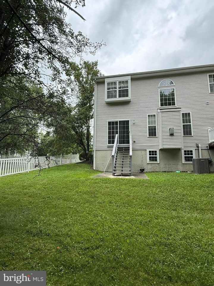 47 Ross Way - Photo 4 of 45