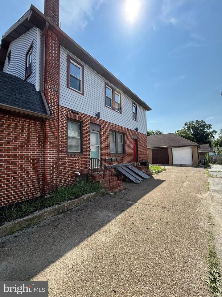 178 N Broadway - Photo 2 of 9