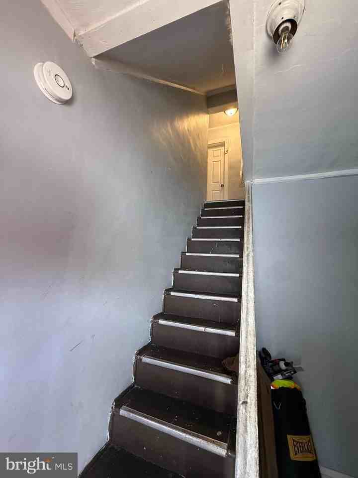178 N Broadway - Photo 4 of 9