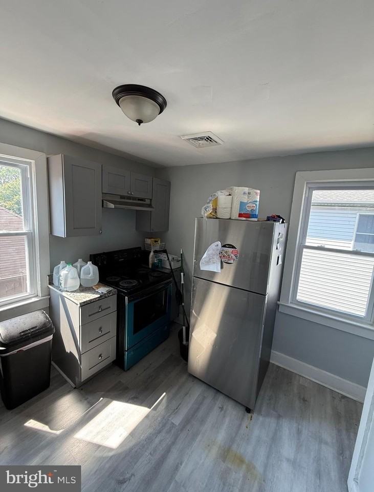 178 N Broadway - Photo 5 of 9