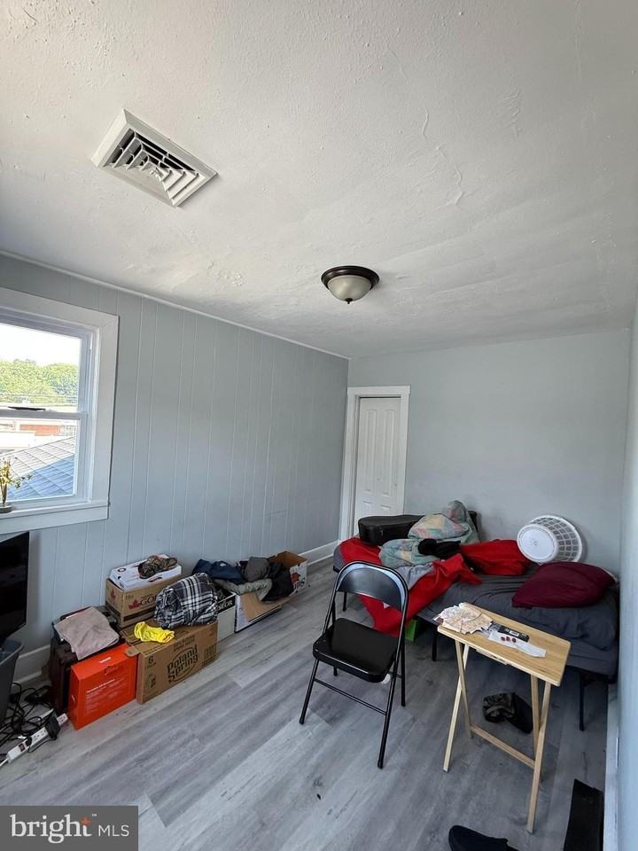 178 N Broadway - Photo 7 of 9