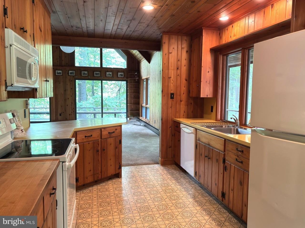 6489 OLD CARVERSVILLE Road - Photo 4 of 29