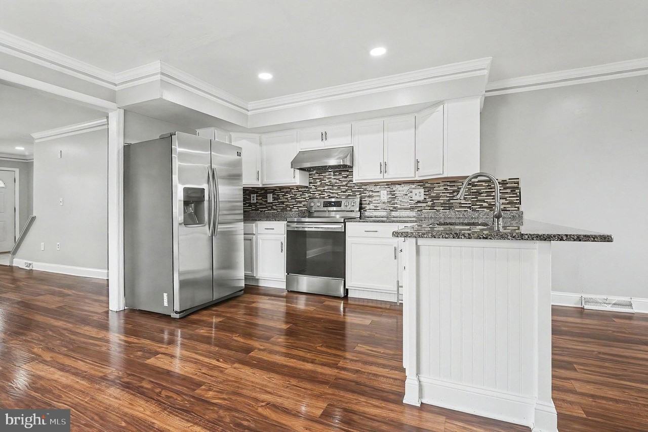 261 Florence Dr - Photo 2 of 10