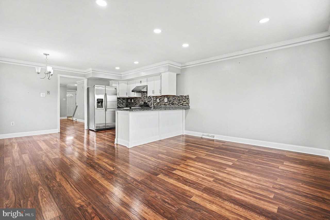 261 Florence Dr - Photo 3 of 10