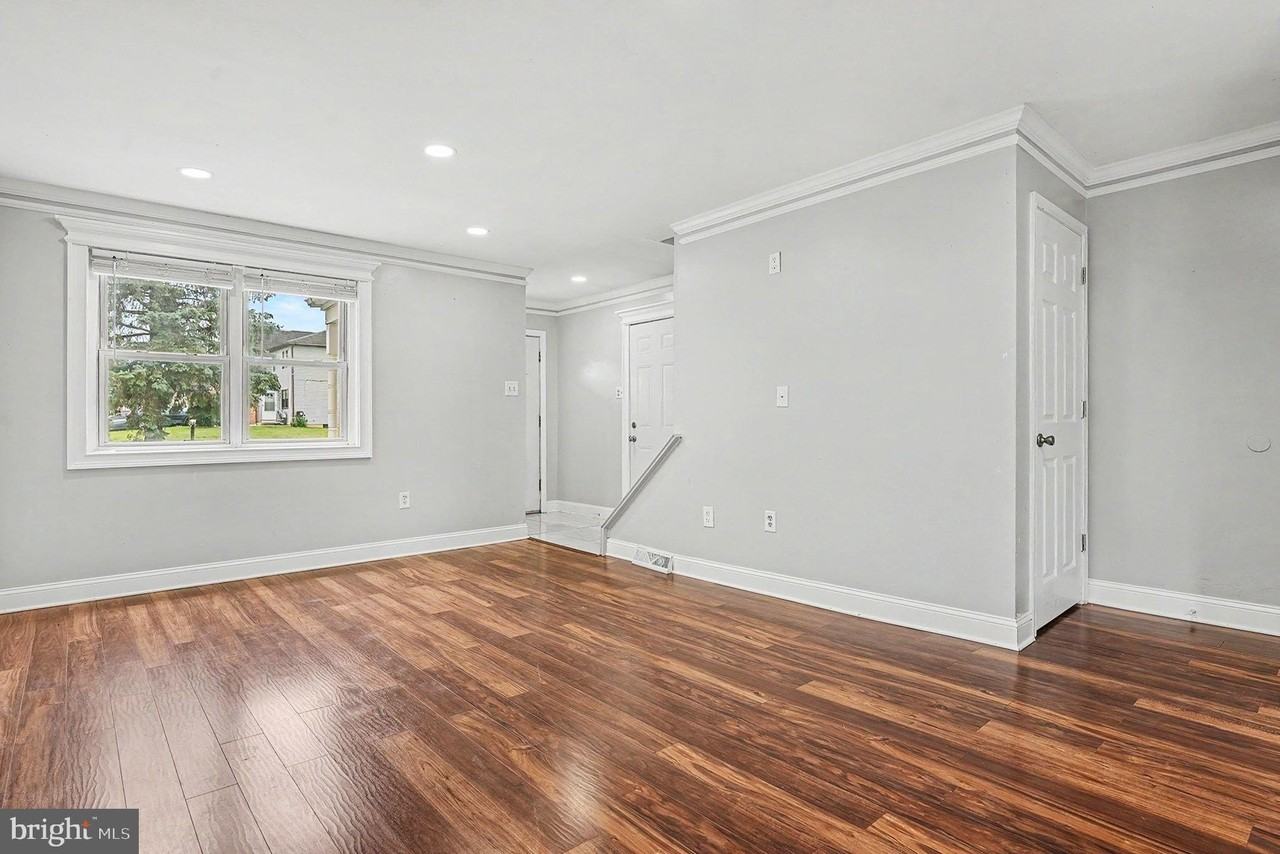261 Florence Dr - Photo 4 of 10