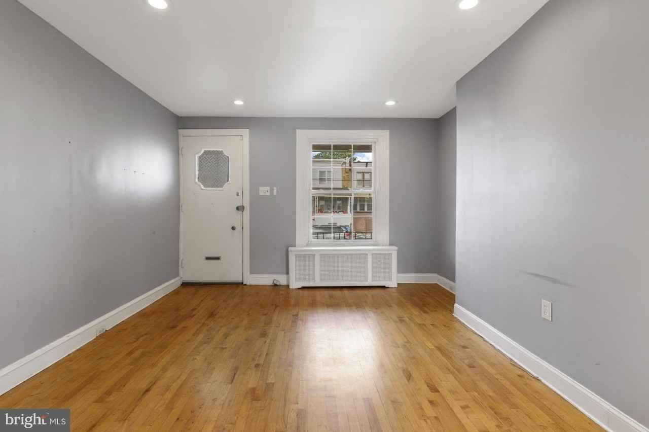 2803 Aramingo Ave - Photo 3 of 32