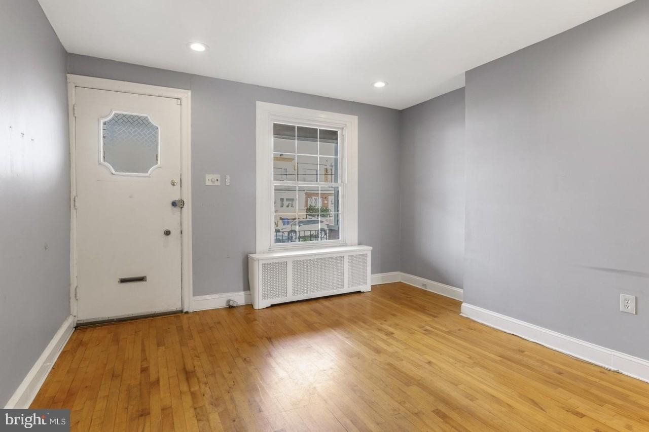 2803 Aramingo Ave - Photo 4 of 32