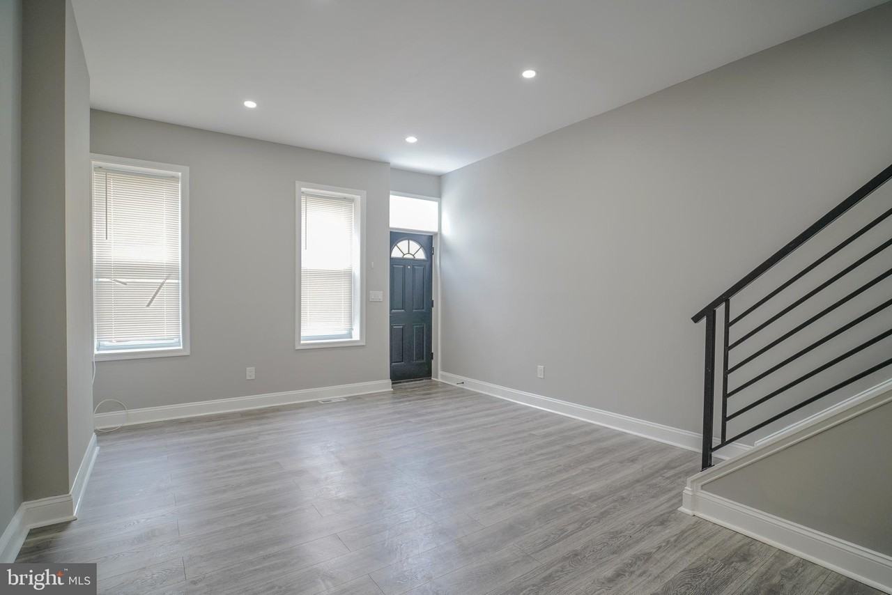 1535 W Seltzer St - Photo 4 of 36