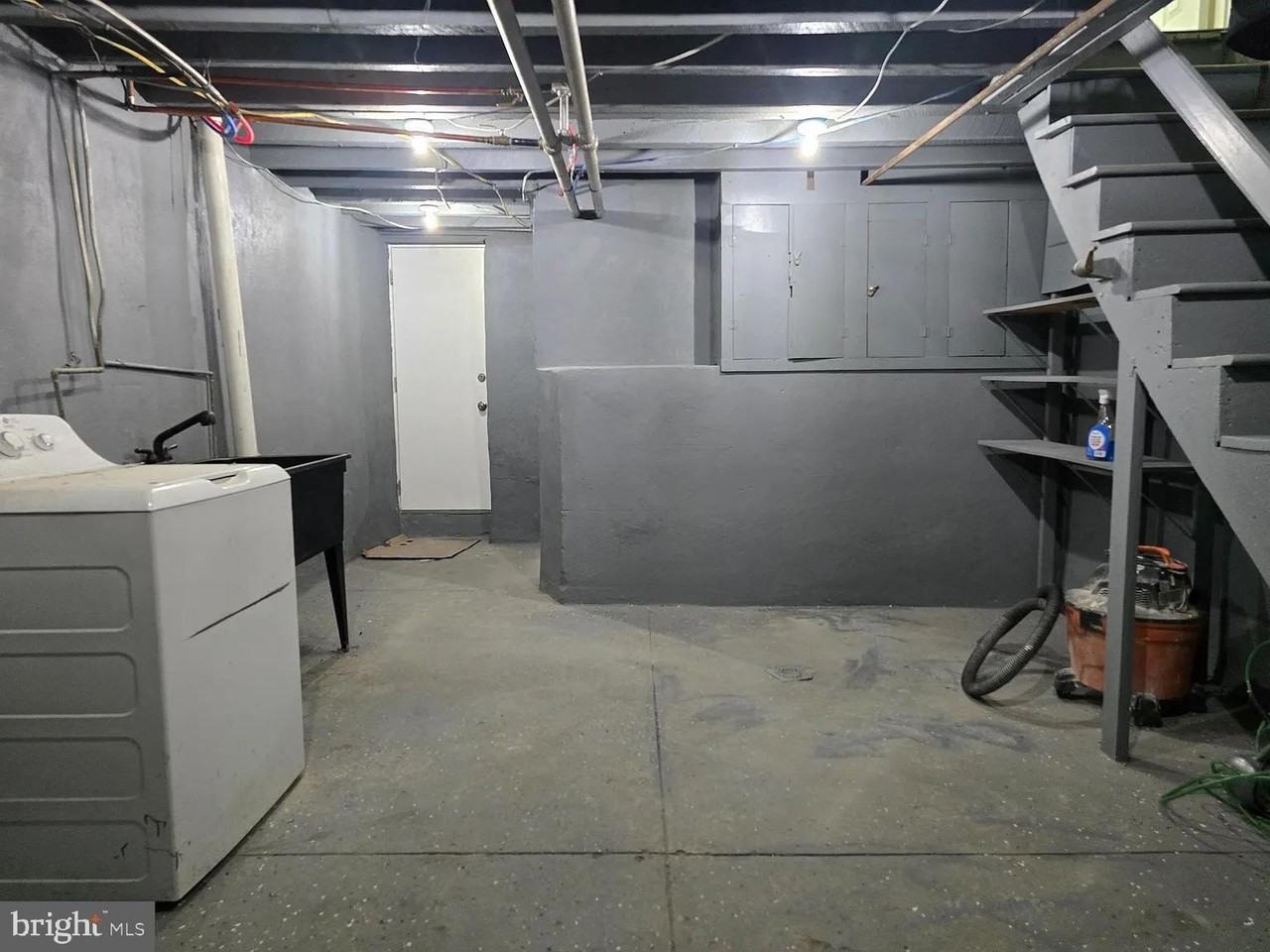 962 Carver St - Photo 3 of 16