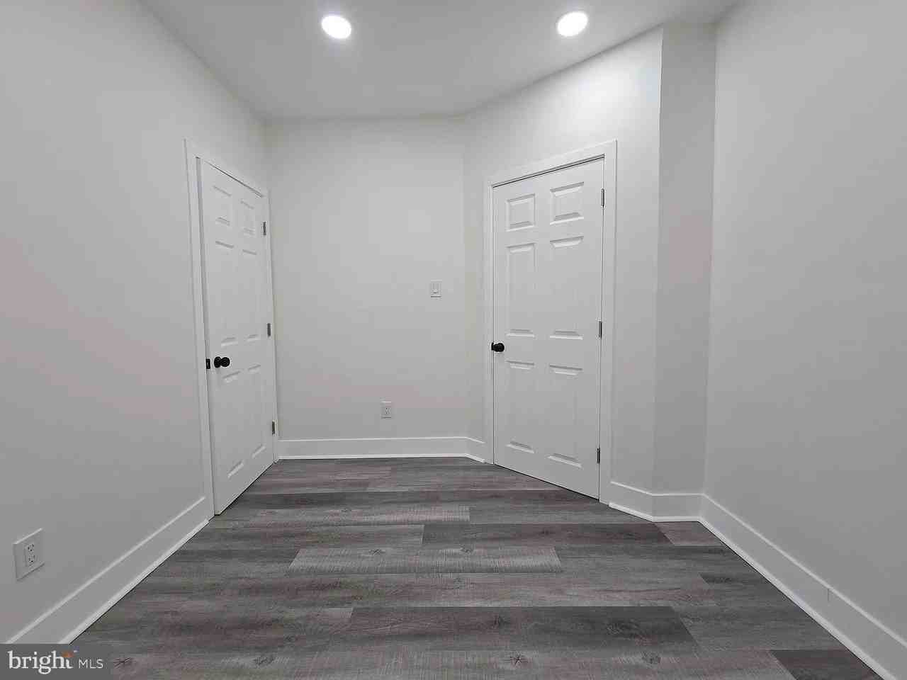 962 Carver St - Photo 4 of 16