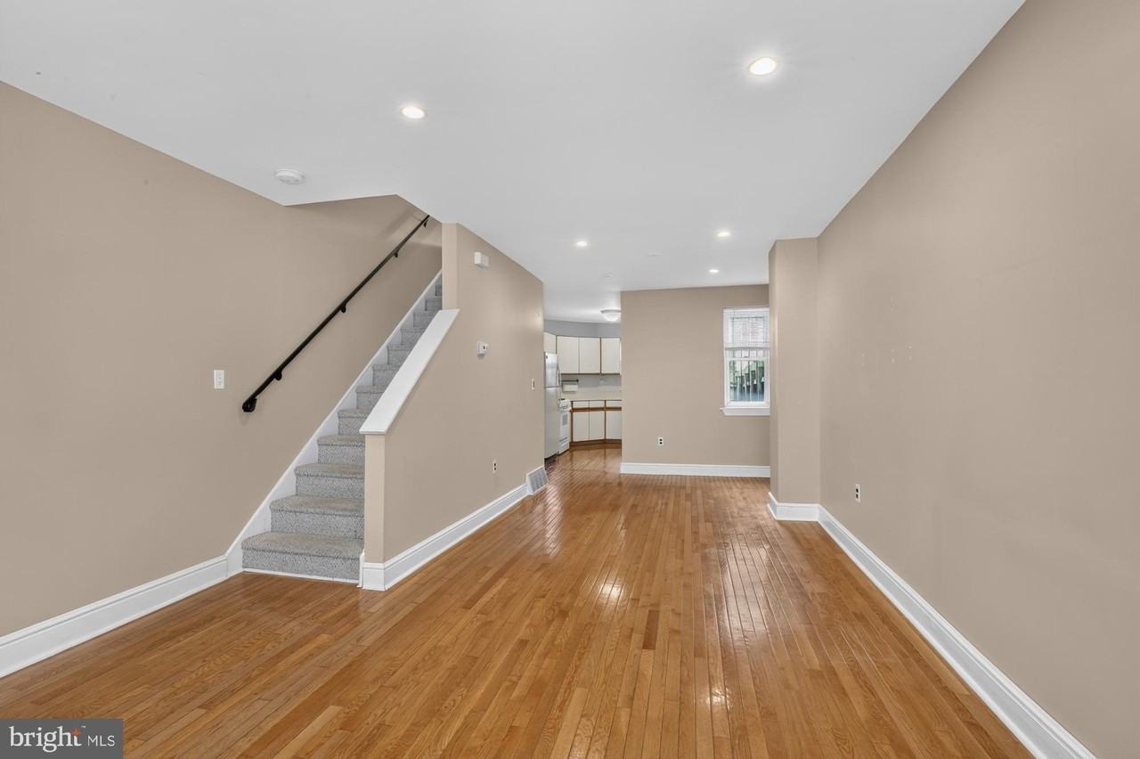 2645 Bainbridge St - Photo 2 of 21