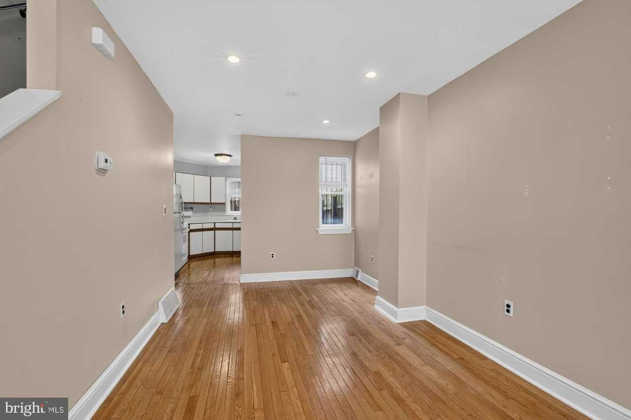 2645 Bainbridge St - Photo 4 of 21
