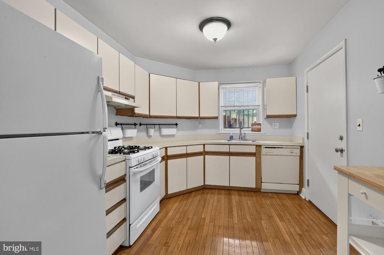 2645 Bainbridge St - Photo 6 of 21