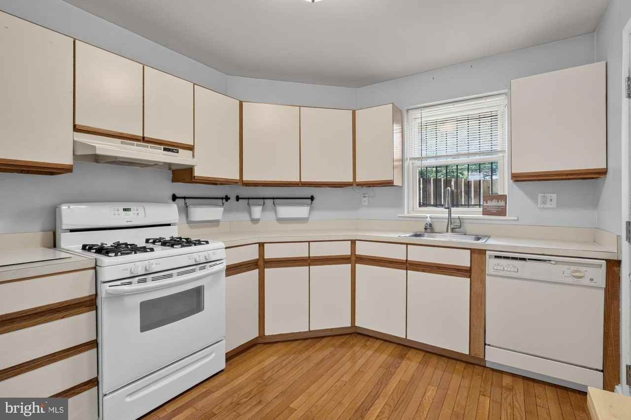2645 Bainbridge St - Photo 7 of 21